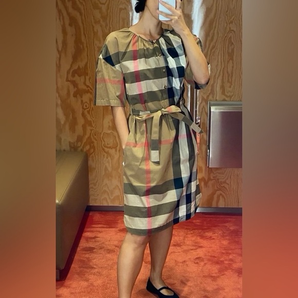 Burberry Tan and Brown mid length women Dress Short Sleeve Crew Neck - Picture 6 of 11